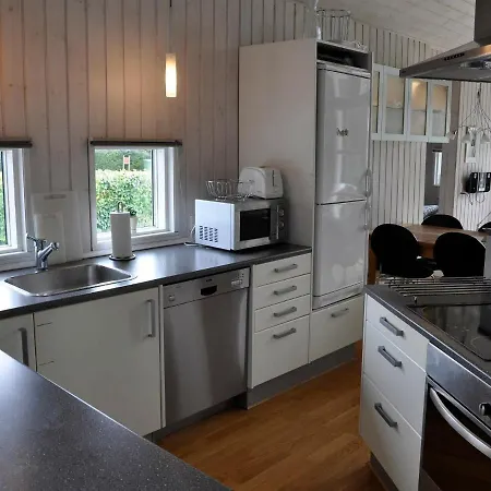 Two-bedroom Holiday In Juelsminde 4 *