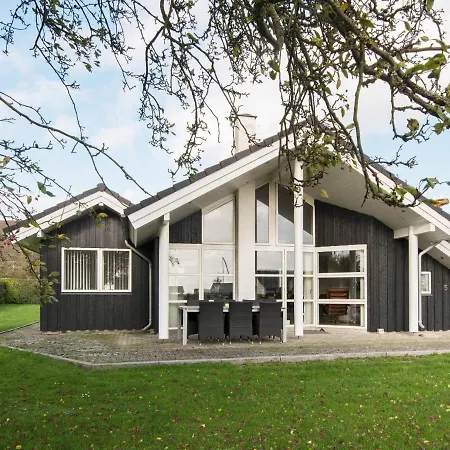 Two-bedroom Holiday In Juelsminde 4 *